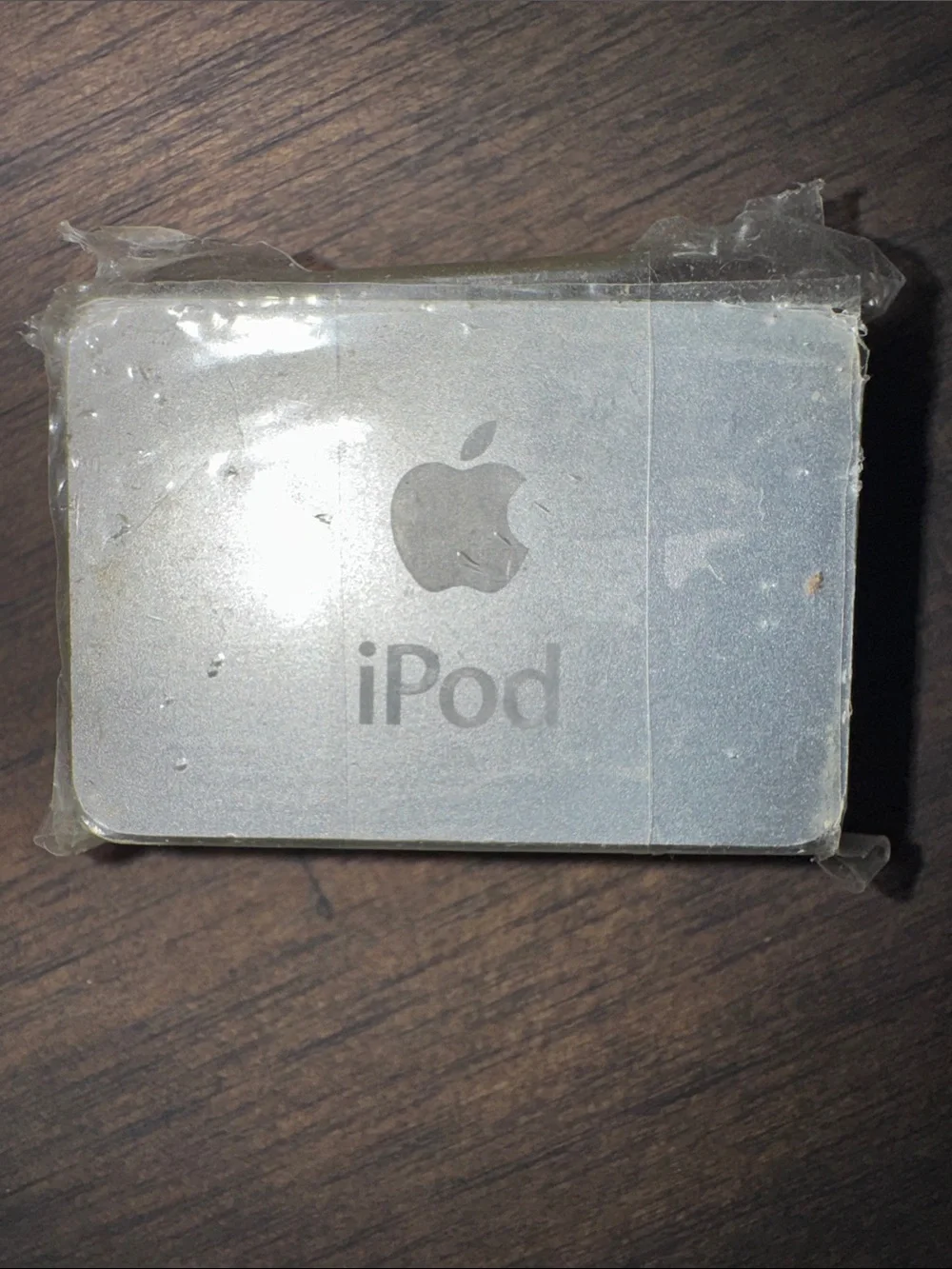 Apple iPod Shuffle 2nd Generation - Silver - Unused -Original Plastic + Charger
